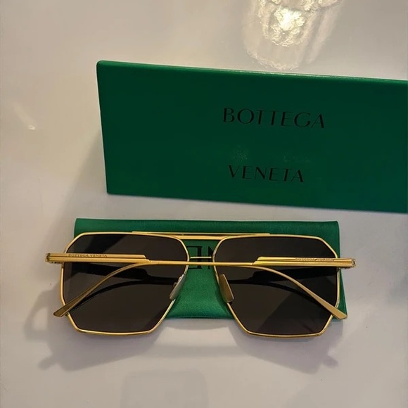 ?Bottega Veneta Sunglasses